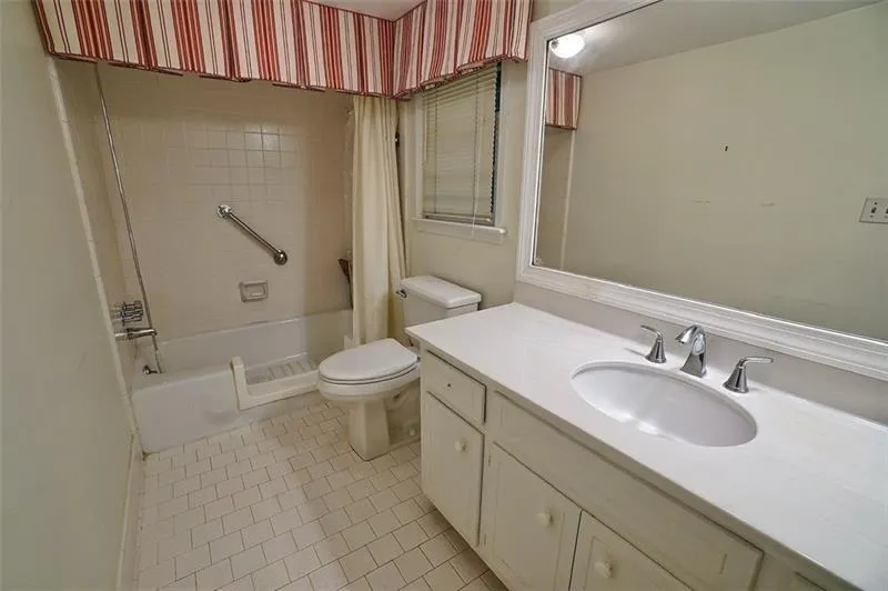 7195 Hunters Branch Drive, Sandy Springs, Georgia 30328, 4 Bedrooms Bedrooms, ,3 BathroomsBathrooms,Residential,Sold,7195 Hunters Branch Drive,6798790