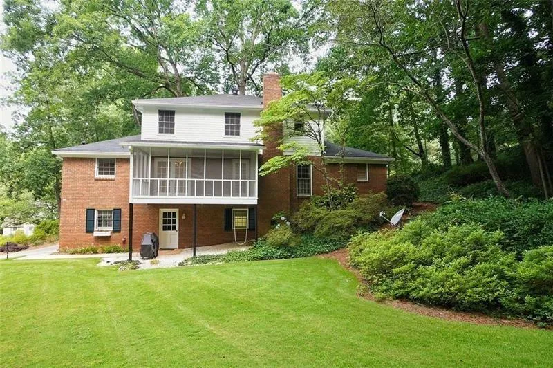 7195 Hunters Branch Drive, Sandy Springs, Georgia 30328, 4 Bedrooms Bedrooms, ,3 BathroomsBathrooms,Residential,Sold,7195 Hunters Branch Drive,6798790