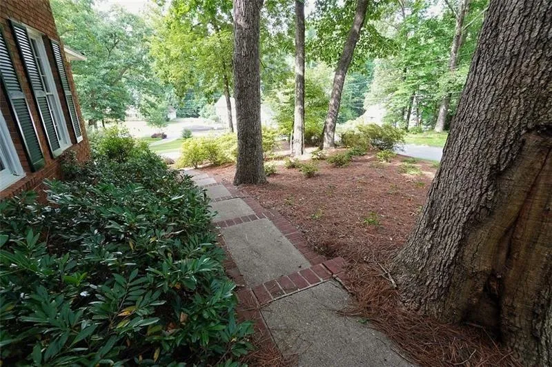7195 Hunters Branch Drive, Sandy Springs, Georgia 30328, 4 Bedrooms Bedrooms, ,3 BathroomsBathrooms,Residential,Sold,7195 Hunters Branch Drive,6798790