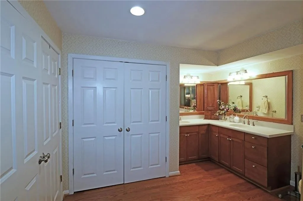 205 Seville Chase, Sandy Springs, Georgia 30328, 4 Bedrooms Bedrooms, ,4 BathroomsBathrooms,Residential,Sold,205 Seville Chase,6715837