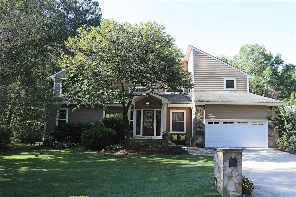 205 Seville Chase, Sandy Springs, Georgia 30328, 4 Bedrooms Bedrooms, ,4 BathroomsBathrooms,Residential,Sold,205 Seville Chase,6715837