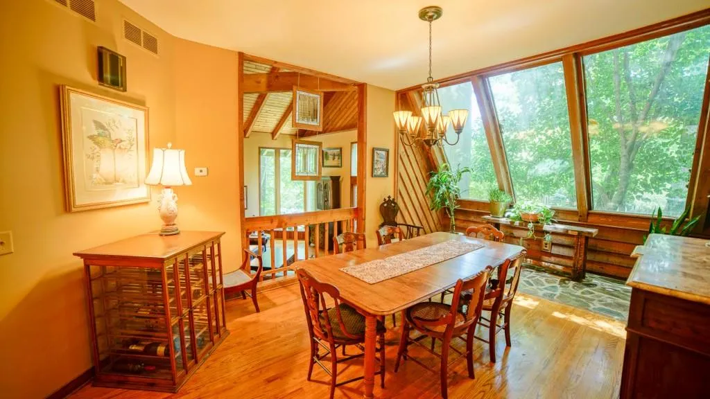 5090 Nesbit Ferry Lane, Atlanta, Georgia 30350, 4 Bedrooms Bedrooms, ,3 BathroomsBathrooms,Residential,Sold,5090 Nesbit Ferry Lane,6022577