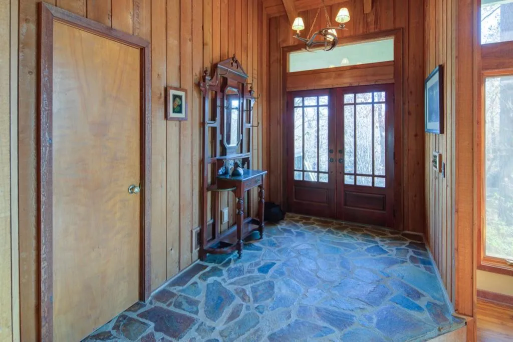 5090 Nesbit Ferry Lane, Atlanta, Georgia 30350, 4 Bedrooms Bedrooms, ,3 BathroomsBathrooms,Residential,Sold,5090 Nesbit Ferry Lane,6022577