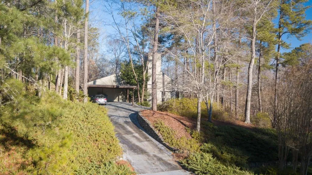 5090 Nesbit Ferry Lane, Atlanta, Georgia 30350, 4 Bedrooms Bedrooms, ,3 BathroomsBathrooms,Residential,Sold,5090 Nesbit Ferry Lane,6022577