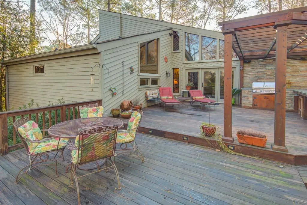 5090 Nesbit Ferry Lane, Atlanta, Georgia 30350, 4 Bedrooms Bedrooms, ,3 BathroomsBathrooms,Residential,Sold,5090 Nesbit Ferry Lane,6022577