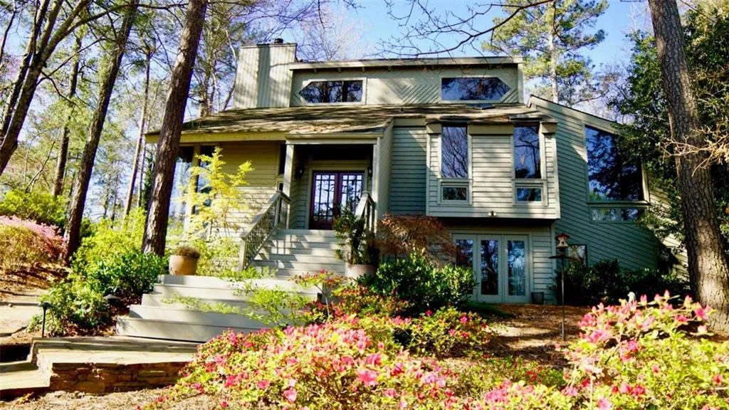 5090 Nesbit Ferry Lane, Atlanta, Georgia 30350, 4 Bedrooms Bedrooms, ,3 BathroomsBathrooms,Residential,Sold,5090 Nesbit Ferry Lane,6022577
