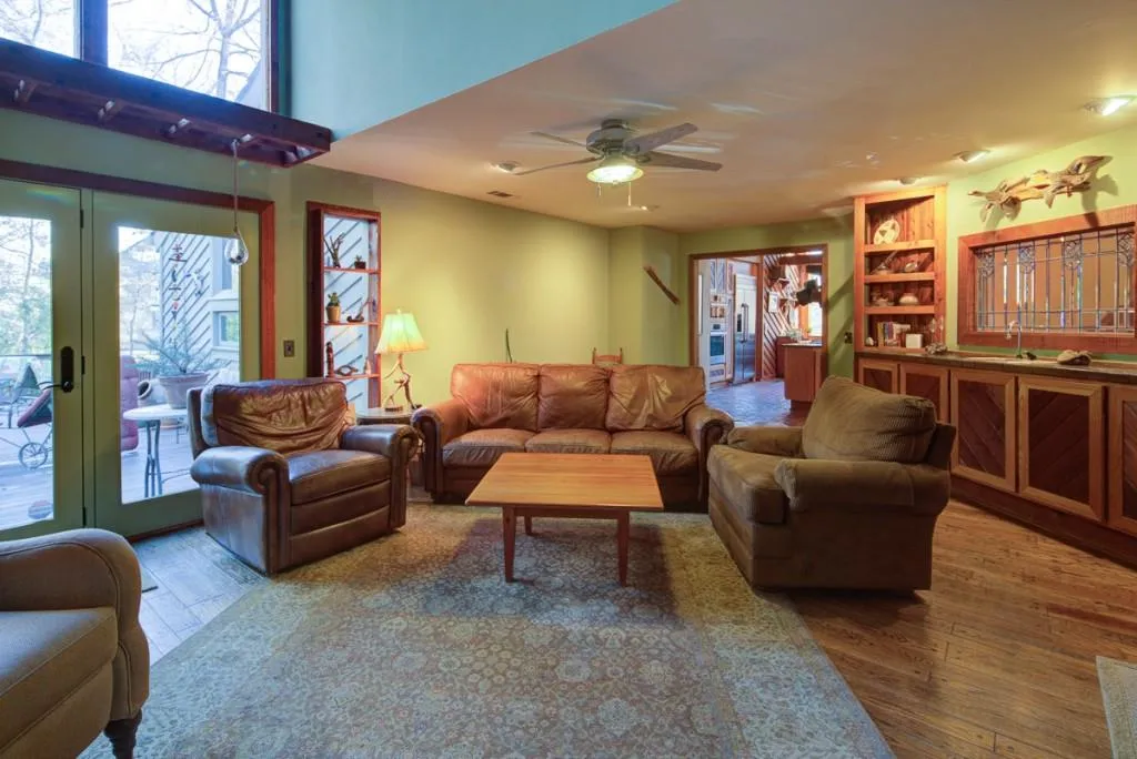 5090 Nesbit Ferry Lane, Atlanta, Georgia 30350, 4 Bedrooms Bedrooms, ,3 BathroomsBathrooms,Residential,Sold,5090 Nesbit Ferry Lane,6022577