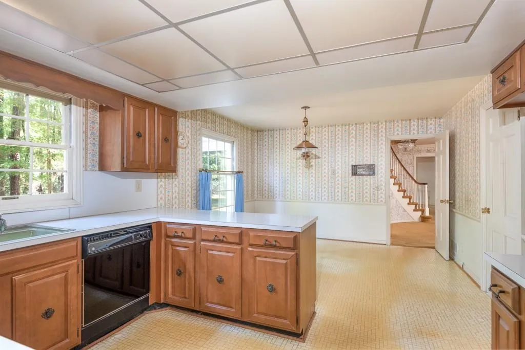 1930 Old Dominion Drive, Sandy Springs, Georgia 30350, 5 Bedrooms Bedrooms, ,3 BathroomsBathrooms,Residential,Sold,1930 Old Dominion Drive,6634969