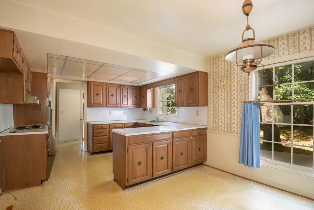 1930 Old Dominion Drive, Sandy Springs, Georgia 30350, 5 Bedrooms Bedrooms, ,3 BathroomsBathrooms,Residential,Sold,1930 Old Dominion Drive,6634969