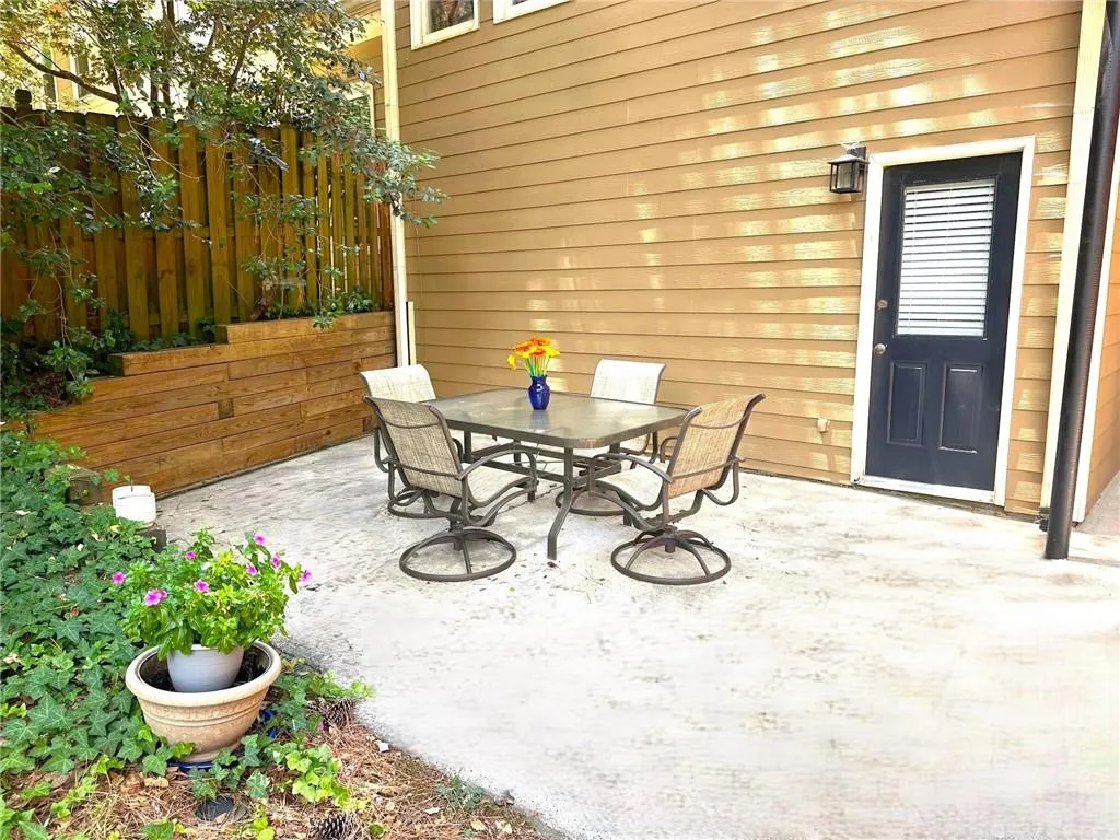 7155 Roswell Road Unit 44, Sandy Springs, Georgia 30328, 3 Bedrooms Bedrooms, ,2 BathroomsBathrooms,Residential,Sold,7155 Roswell Road Unit 44,7414752