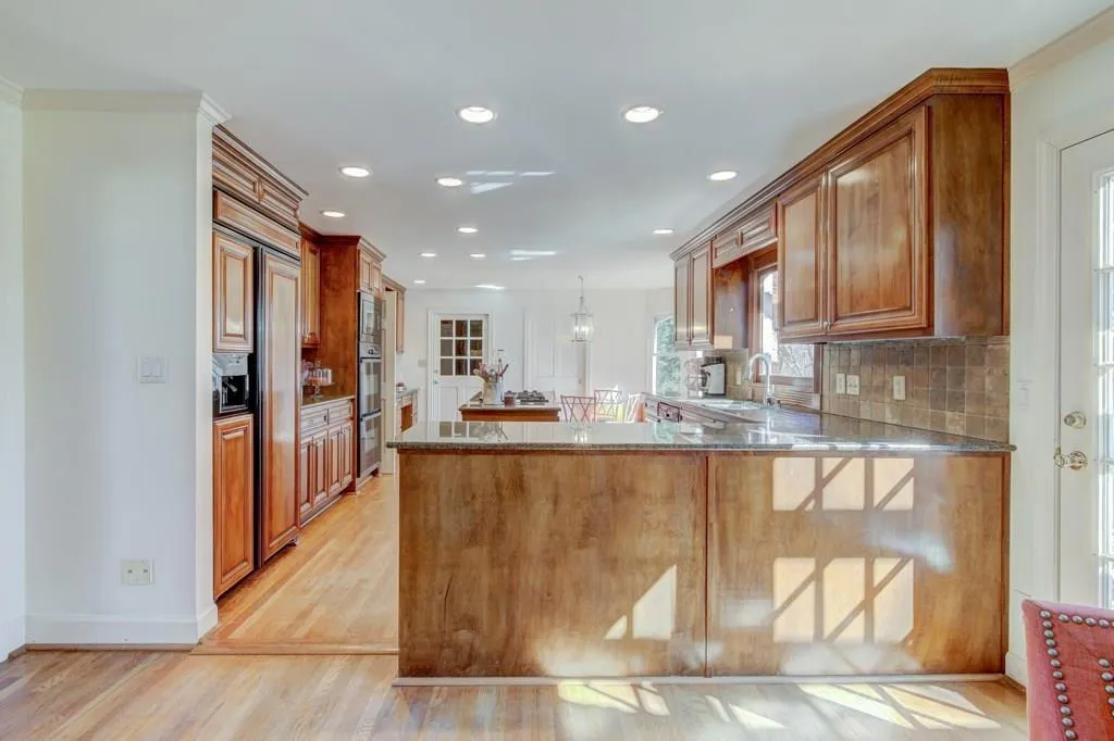 300 Cameron Ridge Drive, Sandy Springs, Georgia 30328, 5 Bedrooms Bedrooms, ,4 BathroomsBathrooms,Residential,Sold,300 Cameron Ridge Drive,6127820