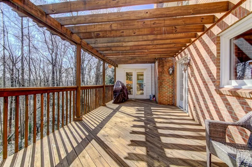 300 Cameron Ridge Drive, Sandy Springs, Georgia 30328, 5 Bedrooms Bedrooms, ,4 BathroomsBathrooms,Residential,Sold,300 Cameron Ridge Drive,6127820