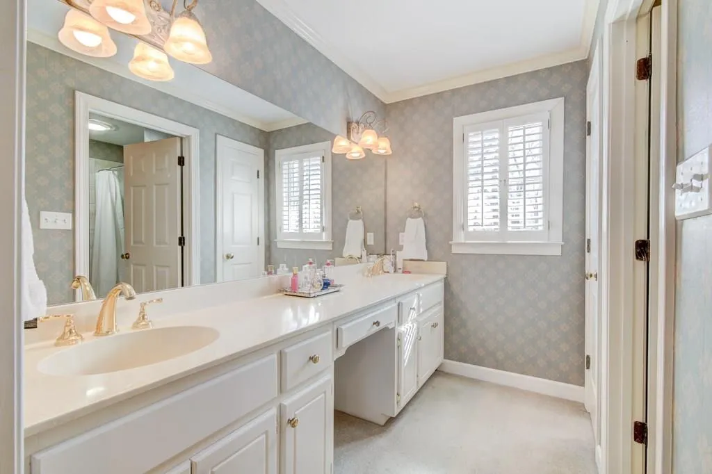 300 Cameron Ridge Drive, Sandy Springs, Georgia 30328, 5 Bedrooms Bedrooms, ,4 BathroomsBathrooms,Residential,Sold,300 Cameron Ridge Drive,6127820