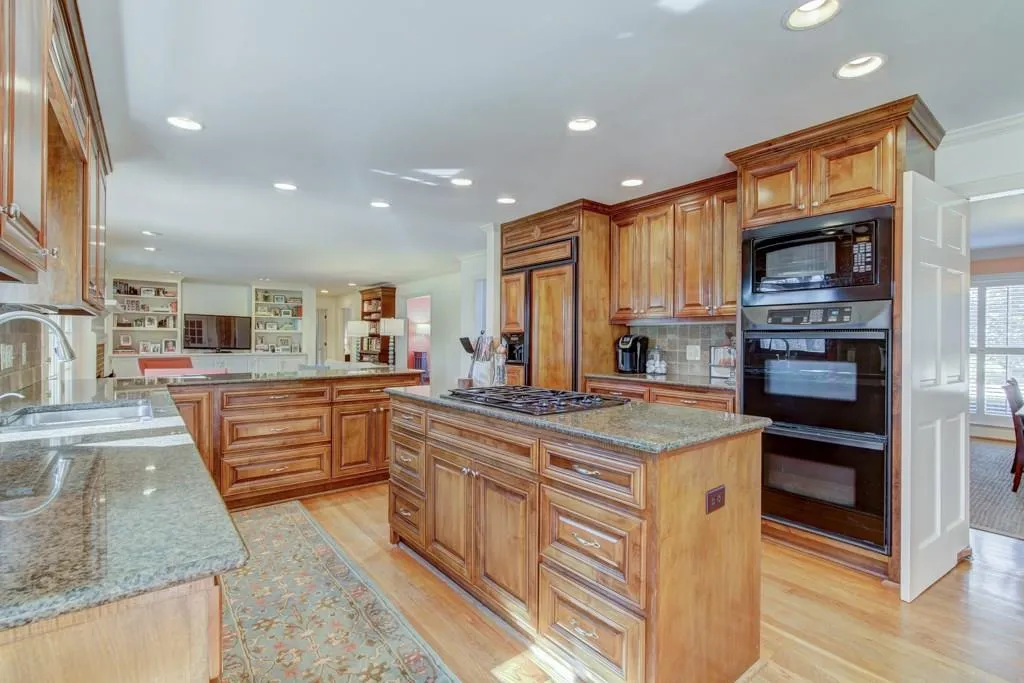 300 Cameron Ridge Drive, Sandy Springs, Georgia 30328, 5 Bedrooms Bedrooms, ,4 BathroomsBathrooms,Residential,Sold,300 Cameron Ridge Drive,6127820