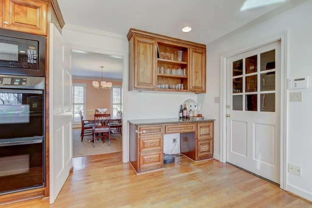 300 Cameron Ridge Drive, Sandy Springs, Georgia 30328, 5 Bedrooms Bedrooms, ,4 BathroomsBathrooms,Residential,Sold,300 Cameron Ridge Drive,6127820