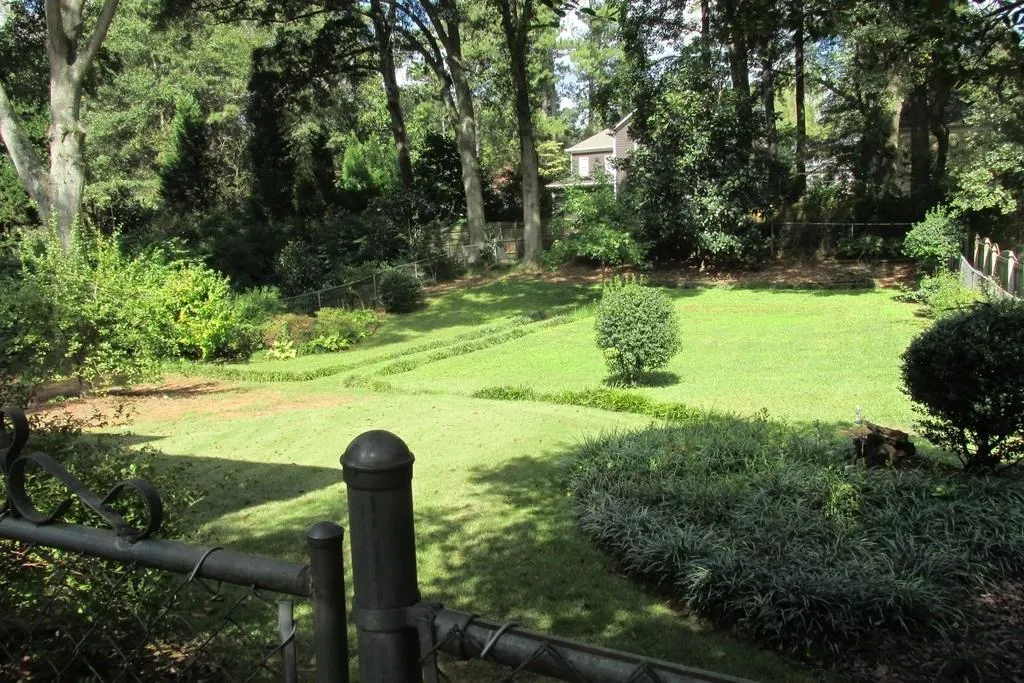 630 W Powderhorn Road, Atlanta, Georgia 30342, 3 Bedrooms Bedrooms, ,3 BathroomsBathrooms,Residential,Sold,630 W Powderhorn Road,5629587