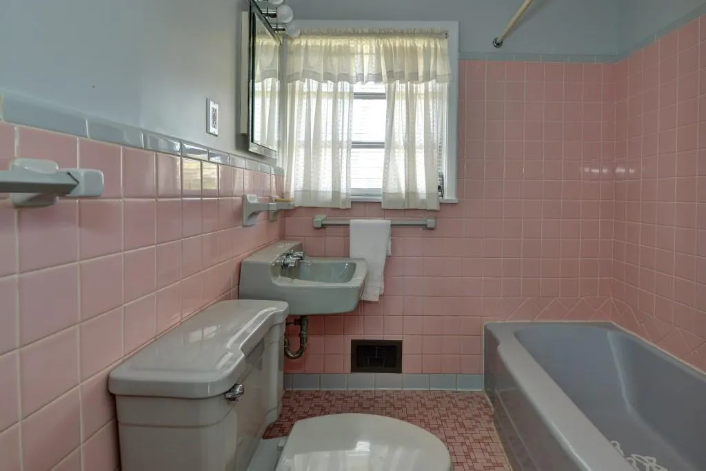 630 W Powderhorn Road, Atlanta, Georgia 30342, 3 Bedrooms Bedrooms, ,3 BathroomsBathrooms,Residential,Sold,630 W Powderhorn Road,5629587