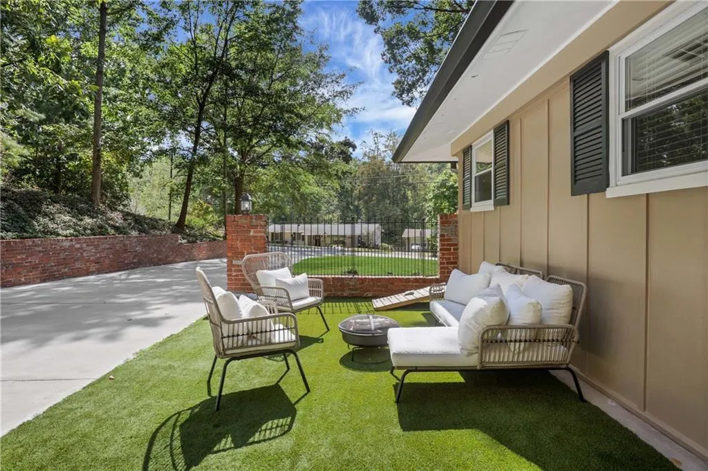 1572 Bubbling Creek Road Ne, Brookhaven, Georgia 30319, 3 Bedrooms Bedrooms, ,2 BathroomsBathrooms,Residential,For Sale,1572 Bubbling Creek Road Ne,7663262