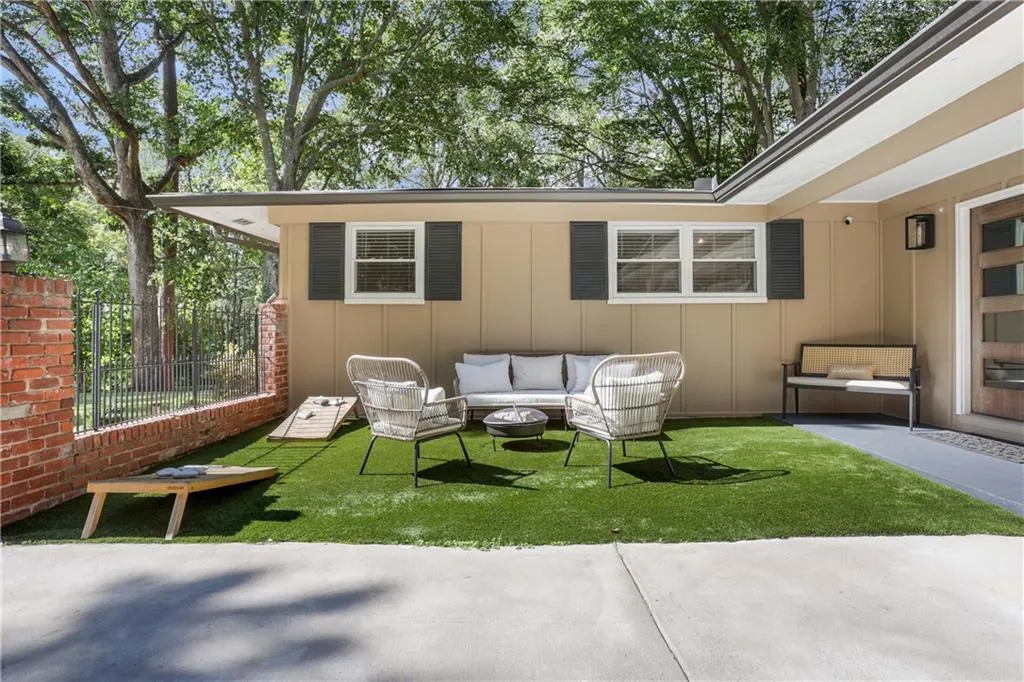 1572 Bubbling Creek Road Ne, Brookhaven, Georgia 30319, 3 Bedrooms Bedrooms, ,2 BathroomsBathrooms,Residential,For Sale,1572 Bubbling Creek Road Ne,7663262