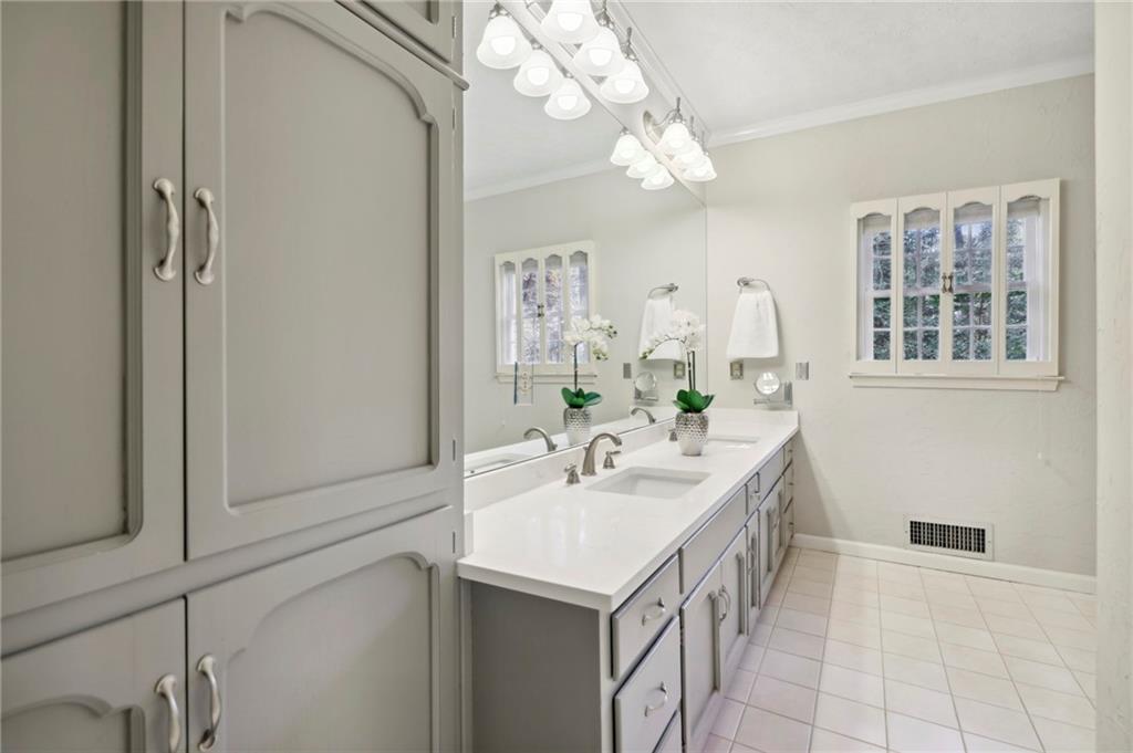 125 River Park Drive, Sandy Springs, Georgia 30328, 6 Bedrooms Bedrooms, ,3 BathroomsBathrooms,Residential,Sold,125 River Park Drive,7302090