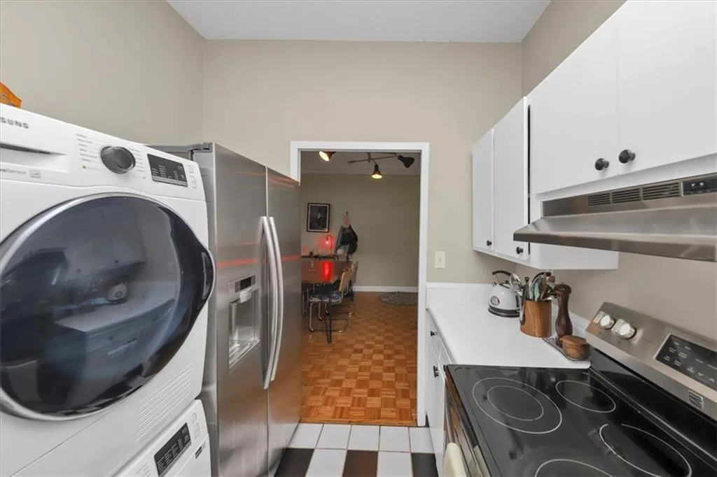 Kitchen/Laundry