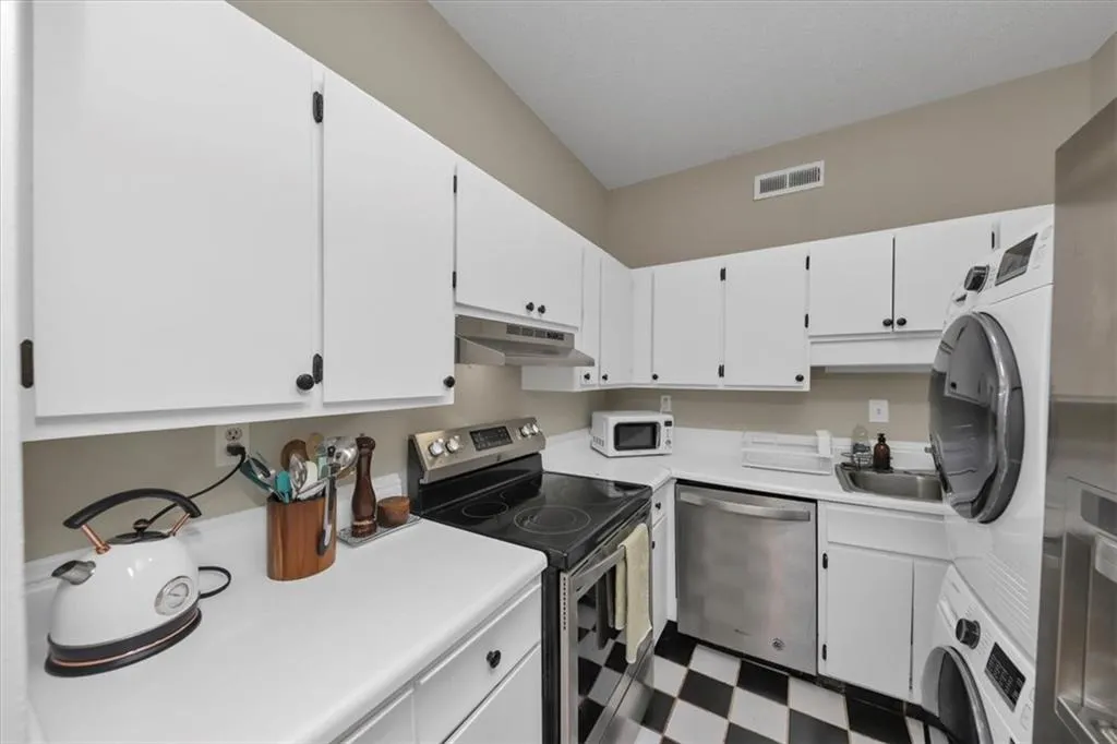 3060 Pharr Court North Nw Unit 608, Atlanta, Georgia 30305, 2 Bedrooms Bedrooms, 0 ,1 BathroomBathrooms,Residential,For Sale,3060 Pharr Court North Nw Unit 608,7635628