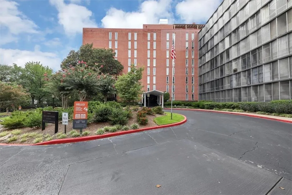 3060 Pharr Court North Nw Unit 608, Atlanta, Georgia 30305, 2 Bedrooms Bedrooms, ,1 BathroomBathrooms,Residential,For Sale,3060 Pharr Court North Nw Unit 608,7635628