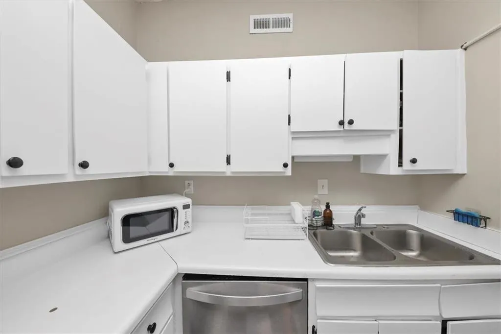 3060 Pharr Court North Nw Unit 608, Atlanta, Georgia 30305, 2 Bedrooms Bedrooms, 0 ,1 BathroomBathrooms,Residential,For Sale,3060 Pharr Court North Nw Unit 608,7635628