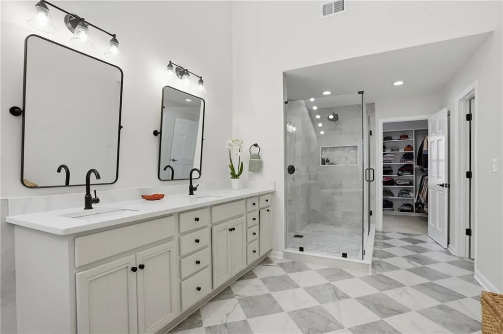423 Jefferson Circle Unit 423, Atlanta, Georgia 30328, 3 Bedrooms Bedrooms, ,2 BathroomsBathrooms,Residential,For Sale,423 Jefferson Circle Unit 423,7736515