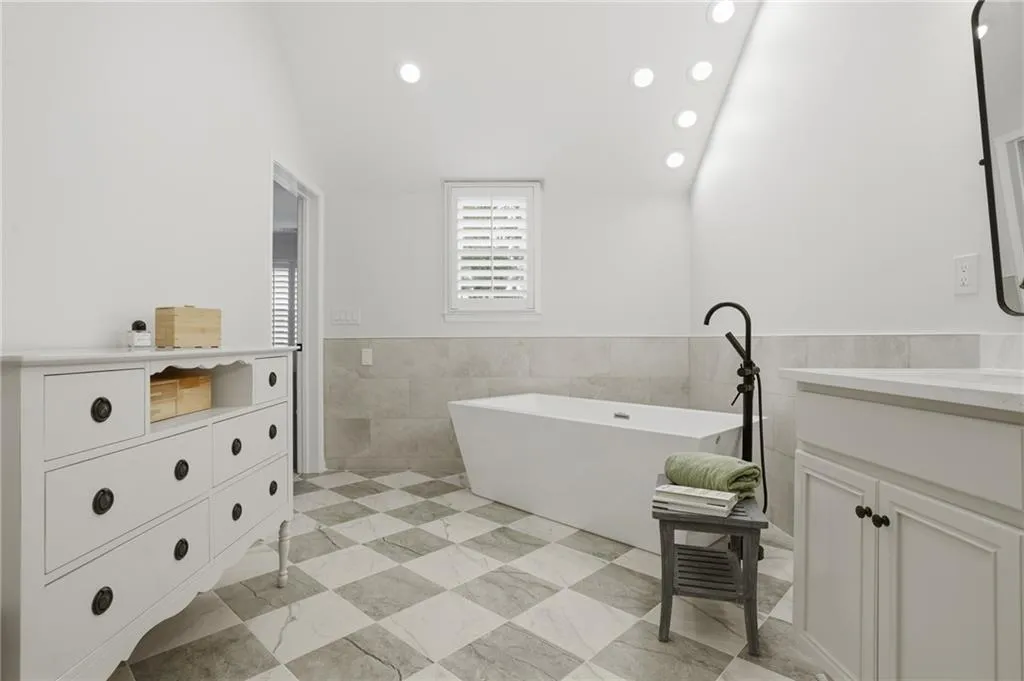 423 Jefferson Circle Unit 423, Atlanta, Georgia 30328, 3 Bedrooms Bedrooms, ,2 BathroomsBathrooms,Residential,For Sale,423 Jefferson Circle Unit 423,7736515
