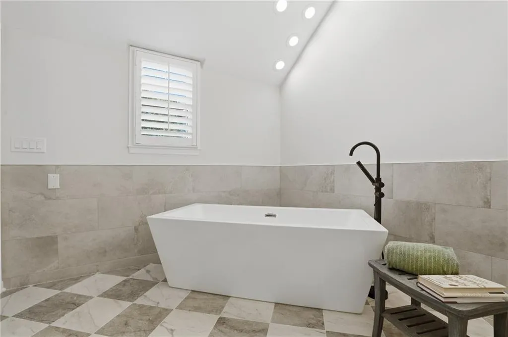 423 Jefferson Circle Unit 423, Atlanta, Georgia 30328, 3 Bedrooms Bedrooms, ,2 BathroomsBathrooms,Residential,For Sale,423 Jefferson Circle Unit 423,7736515