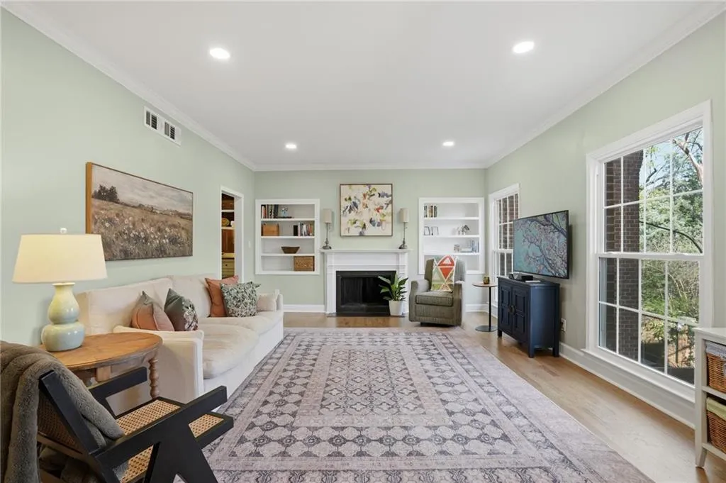 423 Jefferson Circle Unit 423, Atlanta, Georgia 30328, 3 Bedrooms Bedrooms, ,2 BathroomsBathrooms,Residential,For Sale,423 Jefferson Circle Unit 423,7736515