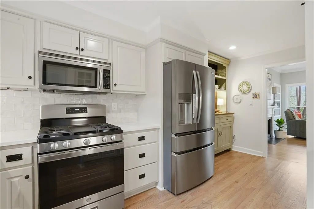 423 Jefferson Circle Unit 423, Atlanta, Georgia 30328, 3 Bedrooms Bedrooms, ,2 BathroomsBathrooms,Residential,For Sale,423 Jefferson Circle Unit 423,7736515