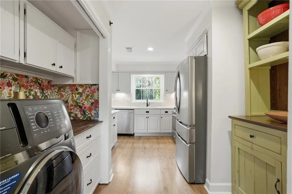 423 Jefferson Circle Unit 423, Atlanta, Georgia 30328, 3 Bedrooms Bedrooms, ,2 BathroomsBathrooms,Residential,For Sale,423 Jefferson Circle Unit 423,7736515