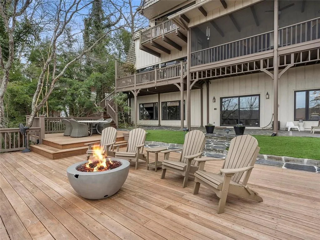 245 River North Drive, Sandy Springs, Georgia 30328, 5 Bedrooms Bedrooms, ,3 BathroomsBathrooms,Residential,Sold,245 River North Drive,6996539