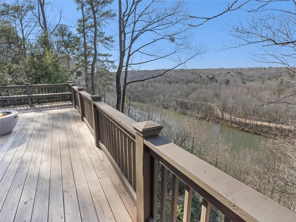 245 River North Drive, Sandy Springs, Georgia 30328, 5 Bedrooms Bedrooms, ,3 BathroomsBathrooms,Residential,Sold,245 River North Drive,6996539