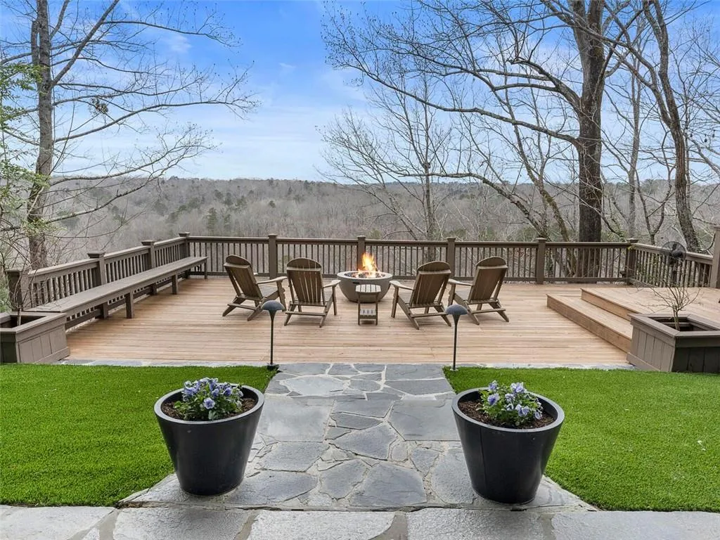 245 River North Drive, Sandy Springs, Georgia 30328, 5 Bedrooms Bedrooms, ,3 BathroomsBathrooms,Residential,Sold,245 River North Drive,6996539