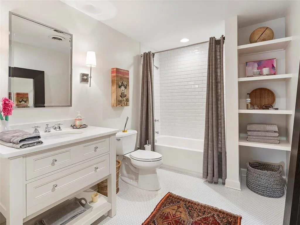 245 River North Drive, Sandy Springs, Georgia 30328, 5 Bedrooms Bedrooms, ,3 BathroomsBathrooms,Residential,Sold,245 River North Drive,6996539