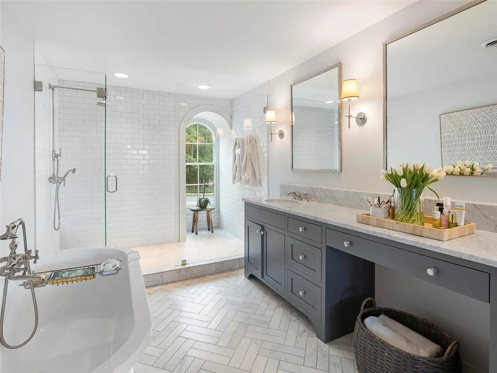 245 River North Drive, Sandy Springs, Georgia 30328, 5 Bedrooms Bedrooms, ,3 BathroomsBathrooms,Residential,Sold,245 River North Drive,6996539