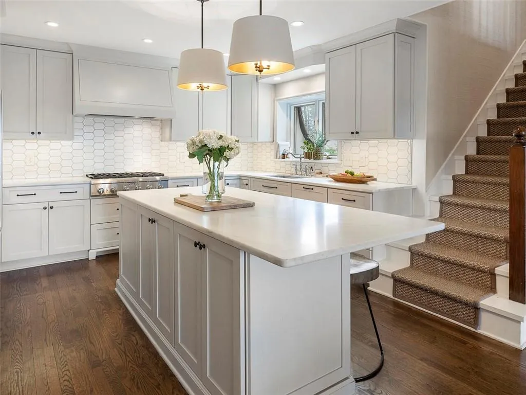 245 River North Drive, Sandy Springs, Georgia 30328, 5 Bedrooms Bedrooms, ,3 BathroomsBathrooms,Residential,Sold,245 River North Drive,6996539