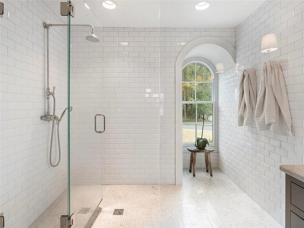 245 River North Drive, Sandy Springs, Georgia 30328, 5 Bedrooms Bedrooms, ,3 BathroomsBathrooms,Residential,Sold,245 River North Drive,6996539