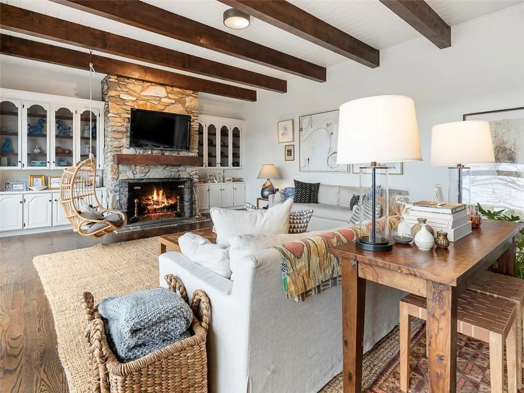 245 River North Drive, Sandy Springs, Georgia 30328, 5 Bedrooms Bedrooms, ,3 BathroomsBathrooms,Residential,Sold,245 River North Drive,6996539