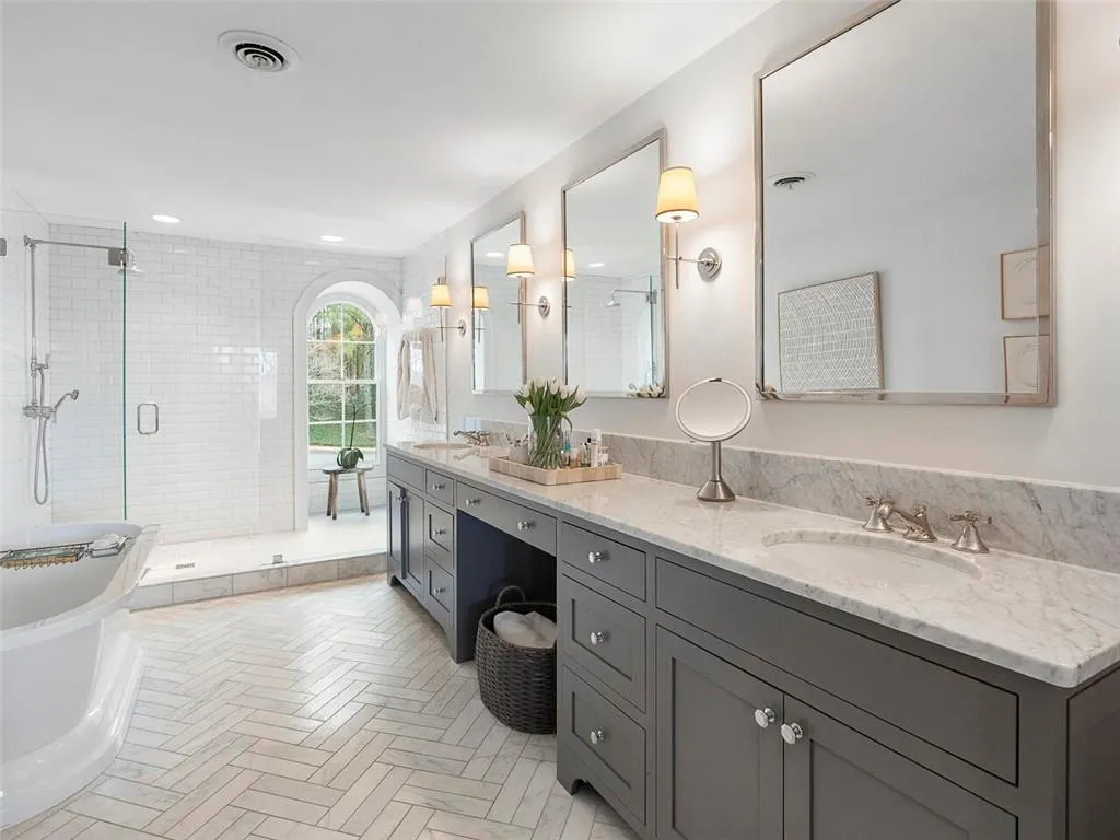 245 River North Drive, Sandy Springs, Georgia 30328, 5 Bedrooms Bedrooms, ,3 BathroomsBathrooms,Residential,Sold,245 River North Drive,6996539