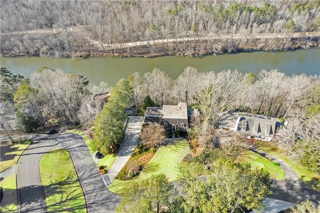 245 River North Drive, Sandy Springs, Georgia 30328, 5 Bedrooms Bedrooms, ,3 BathroomsBathrooms,Residential,Sold,245 River North Drive,6996539