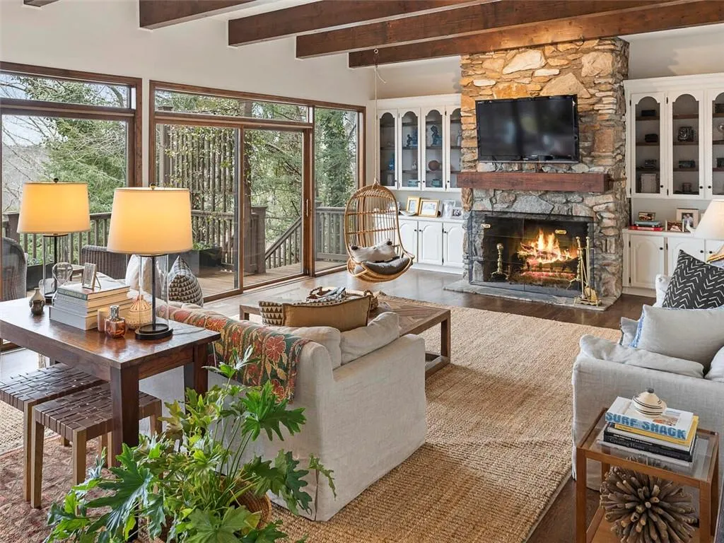 245 River North Drive, Sandy Springs, Georgia 30328, 5 Bedrooms Bedrooms, ,3 BathroomsBathrooms,Residential,Sold,245 River North Drive,6996539