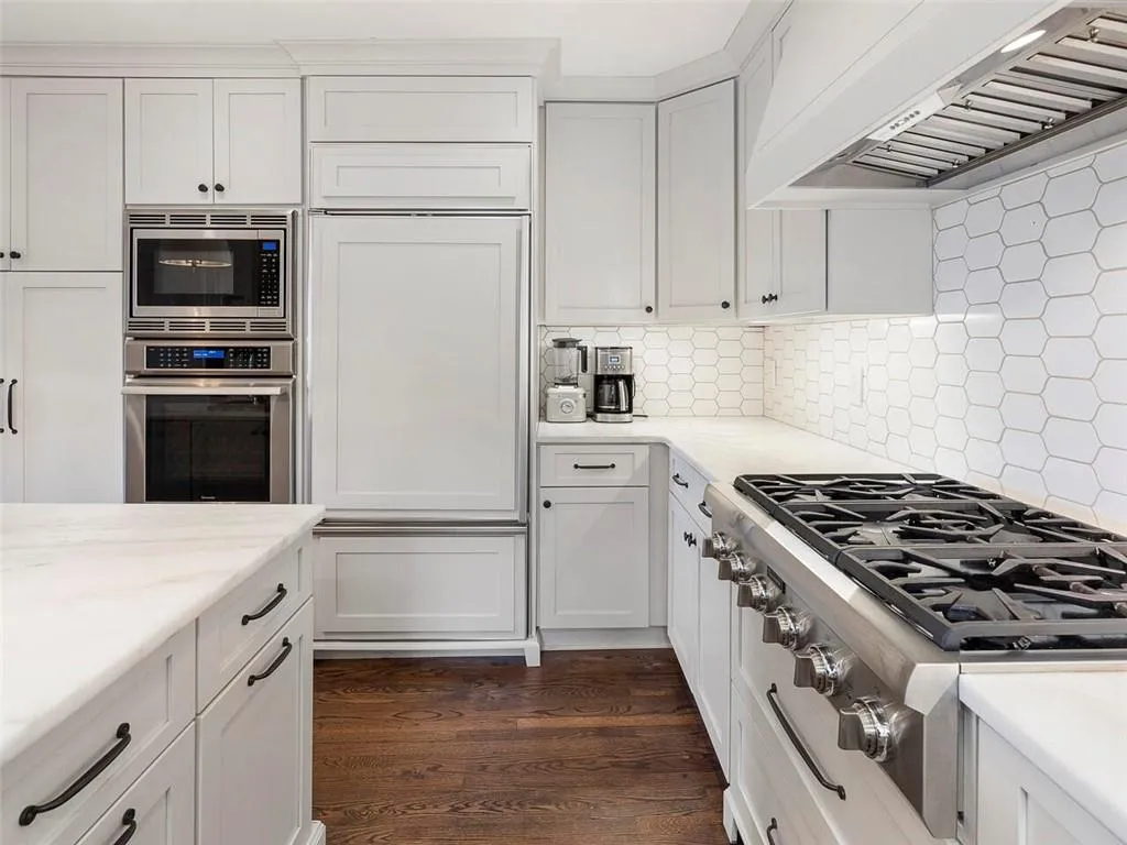 245 River North Drive, Sandy Springs, Georgia 30328, 5 Bedrooms Bedrooms, ,3 BathroomsBathrooms,Residential,Sold,245 River North Drive,6996539