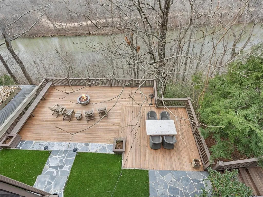 245 River North Drive, Sandy Springs, Georgia 30328, 5 Bedrooms Bedrooms, ,3 BathroomsBathrooms,Residential,Sold,245 River North Drive,6996539