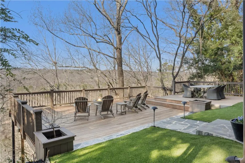 245 River North Drive, Sandy Springs, Georgia 30328, 5 Bedrooms Bedrooms, ,3 BathroomsBathrooms,Residential,Sold,245 River North Drive,6996539