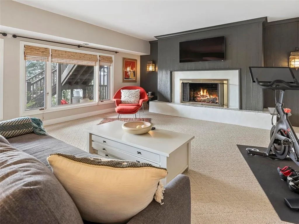 245 River North Drive, Sandy Springs, Georgia 30328, 5 Bedrooms Bedrooms, ,3 BathroomsBathrooms,Residential,Sold,245 River North Drive,6996539