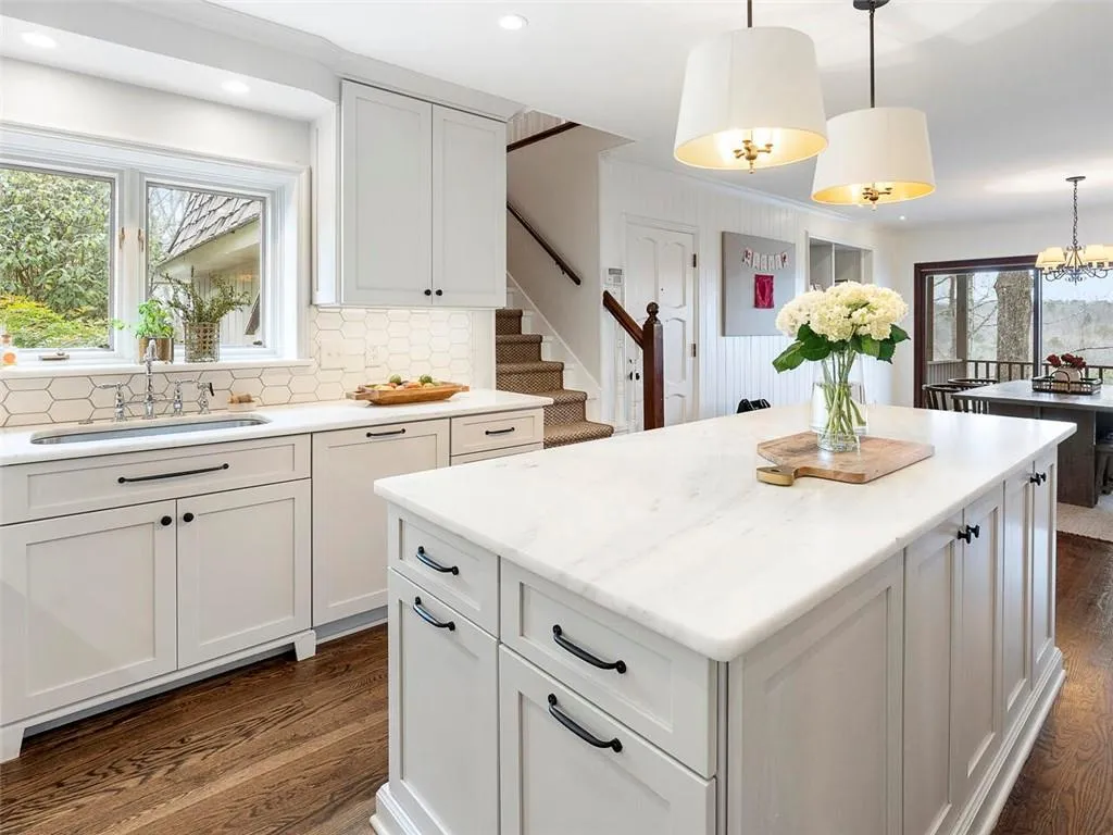 245 River North Drive, Sandy Springs, Georgia 30328, 5 Bedrooms Bedrooms, ,3 BathroomsBathrooms,Residential,Sold,245 River North Drive,6996539